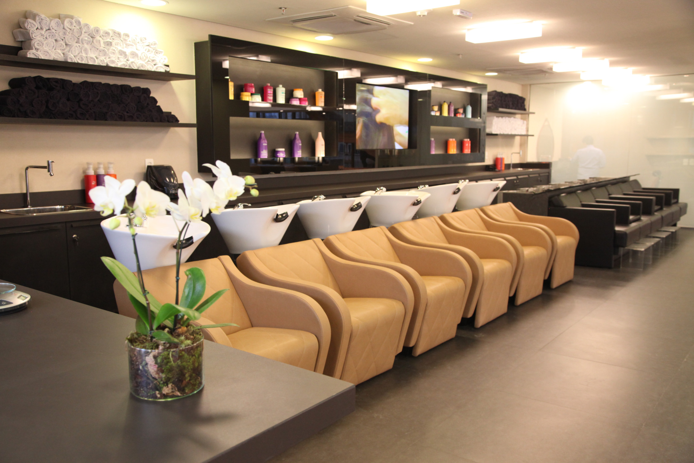 Парикмахерские кресла Lioness Maletti в бежевой обивке