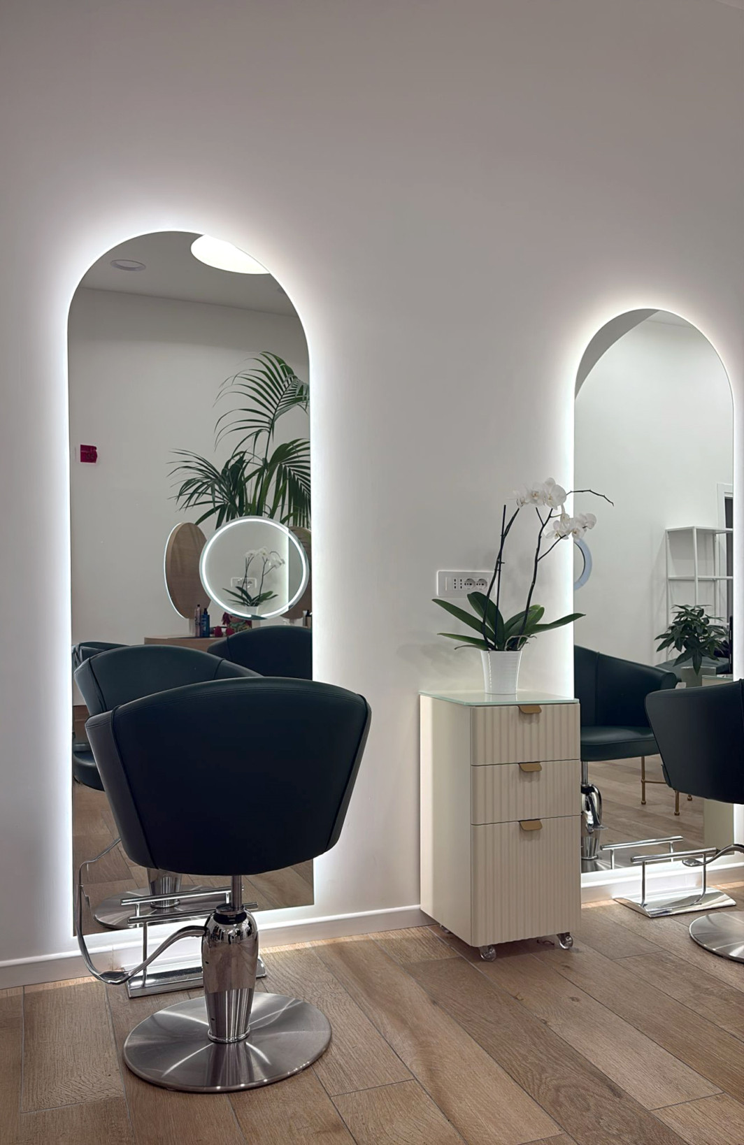 Парикмахерское кресло MUSETTE с тележкой SARAH LAVOINE