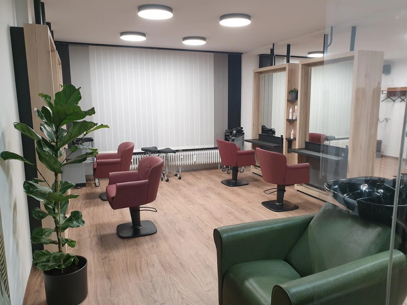 Парикмахерские кресла Maletti в парикмахерской Melanie Mitterbauer