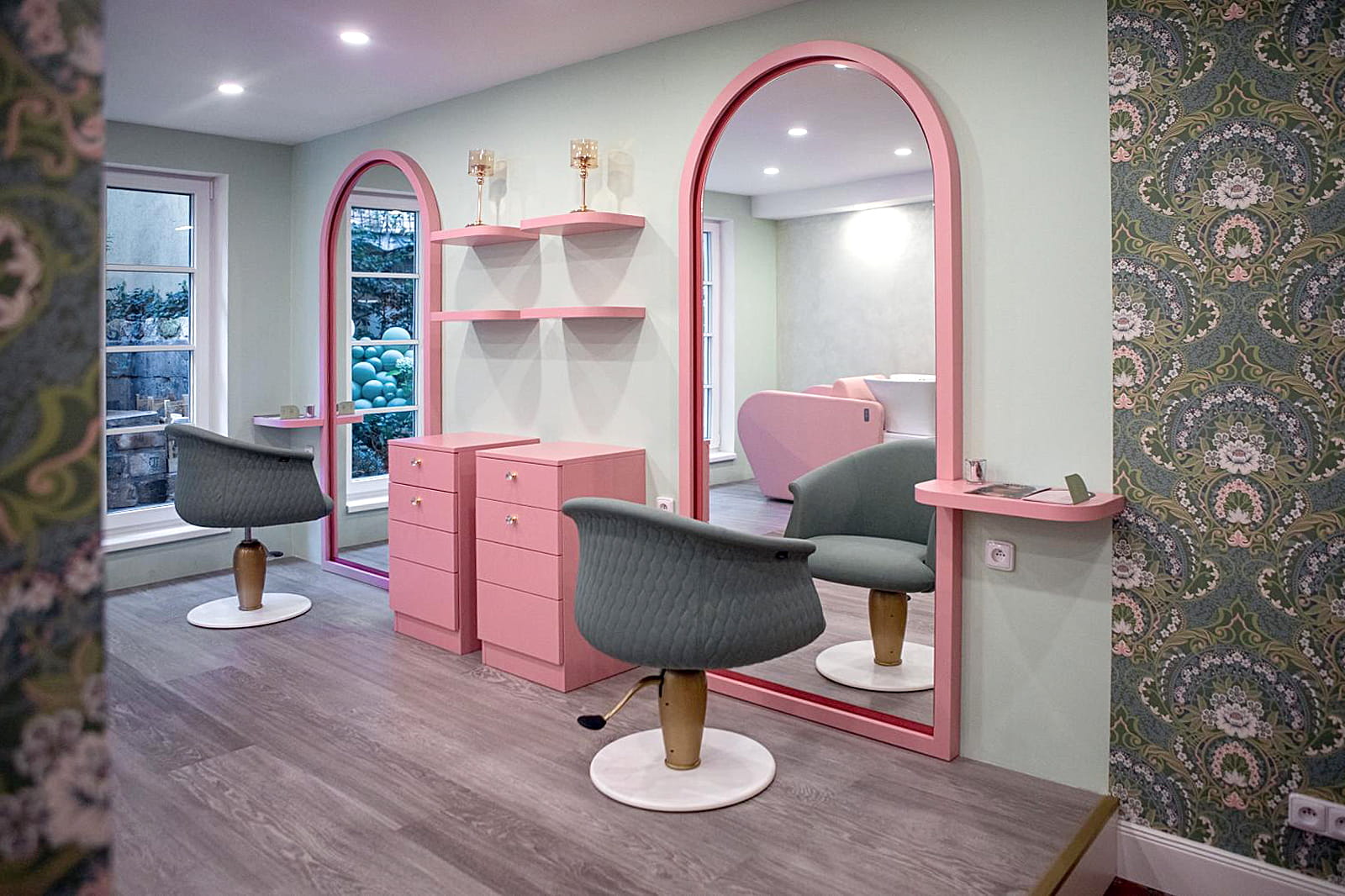 Рабочее место парикмахера с креслами Maletti Mimi