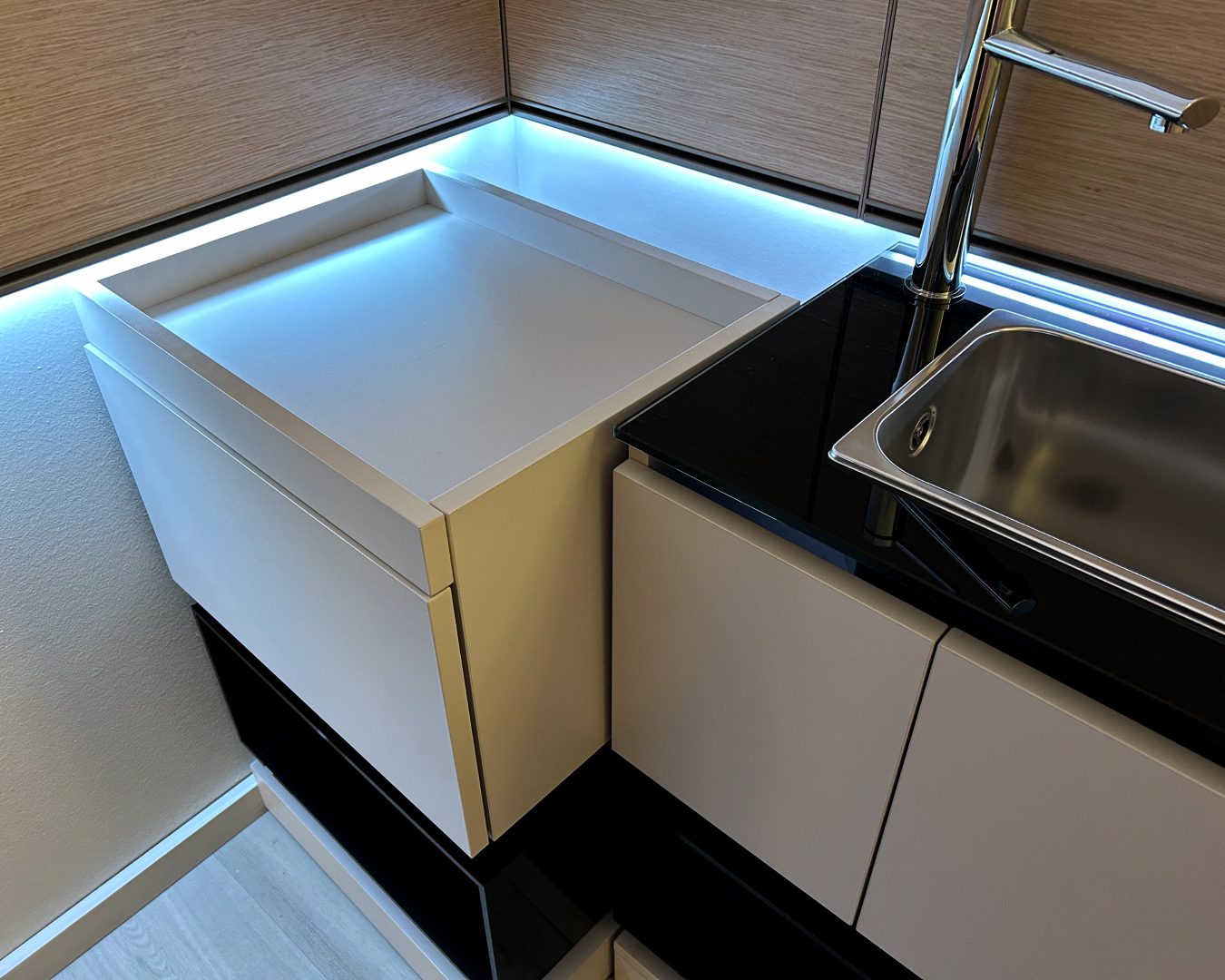 Лаборатория с раковиной HORYZON SINK CABINET