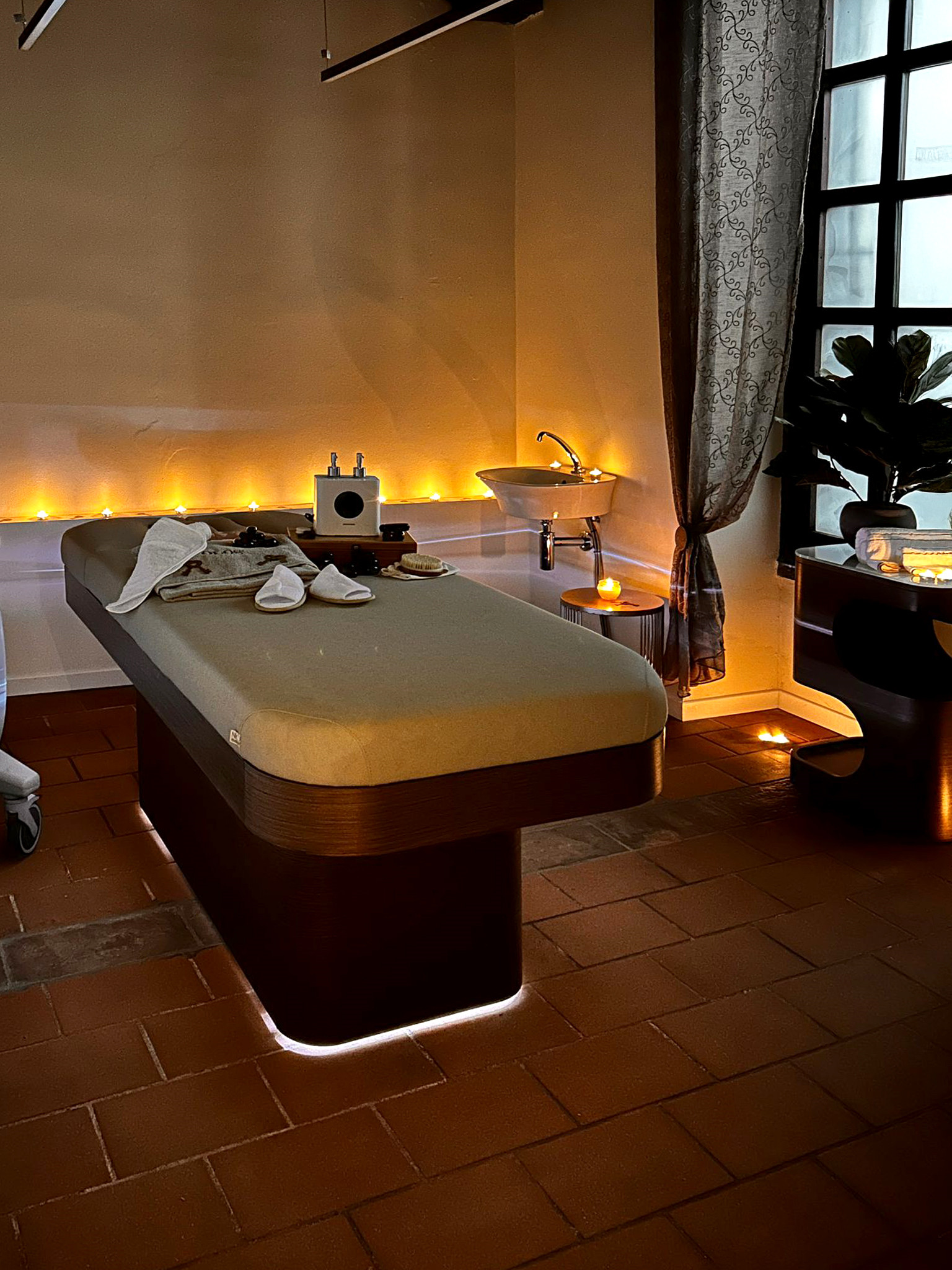 Массажный кабинет в интерьере салона красоты Nuova Estetica