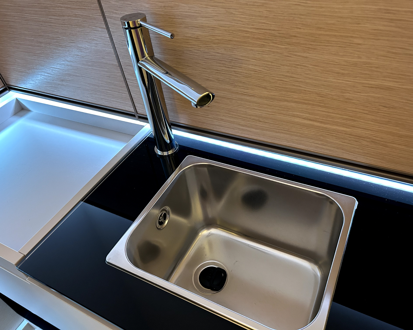 Лаборатория с раковиной HORYZON SINK CABINET