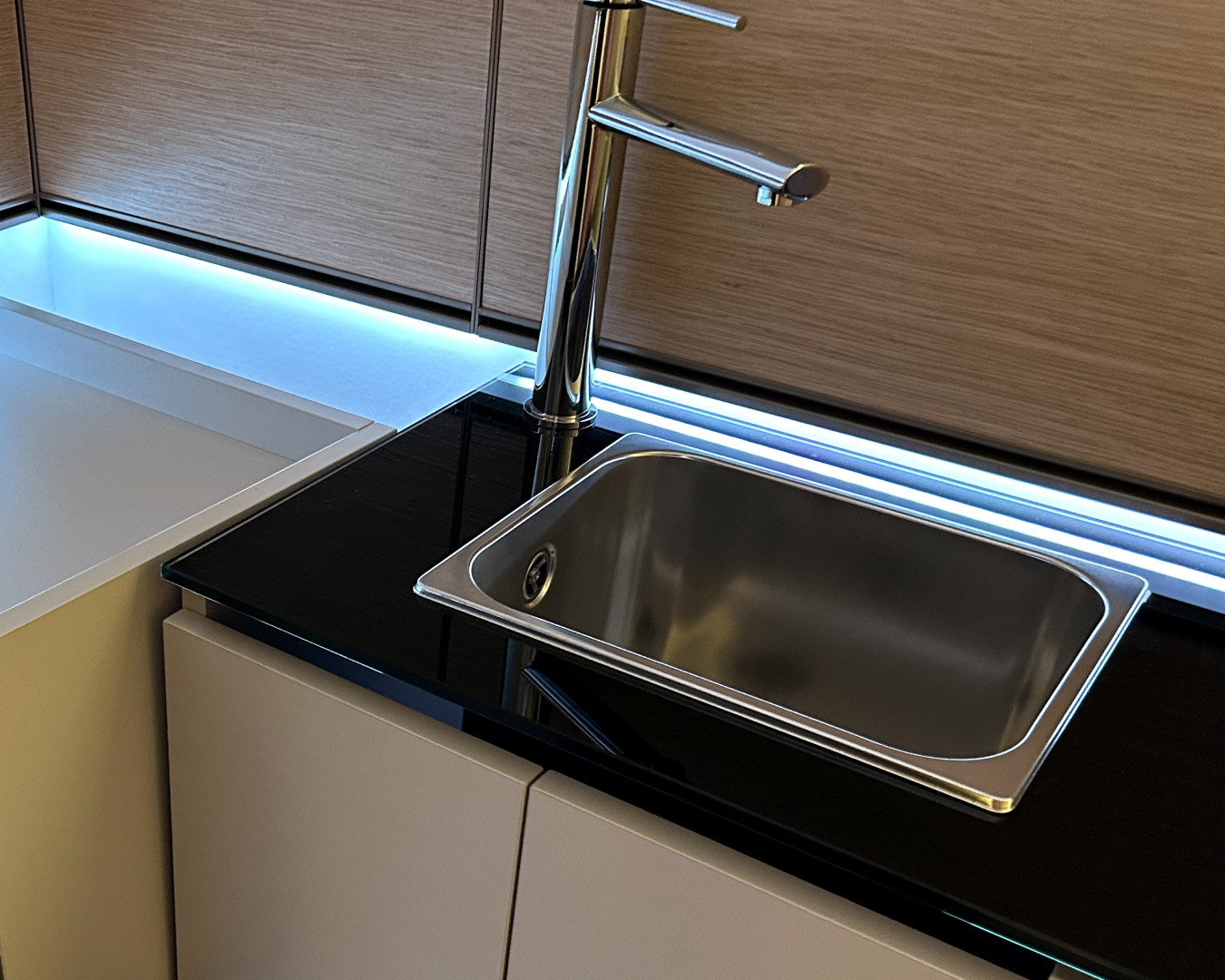 Лаборатория с раковиной HORYZON SINK CABINET