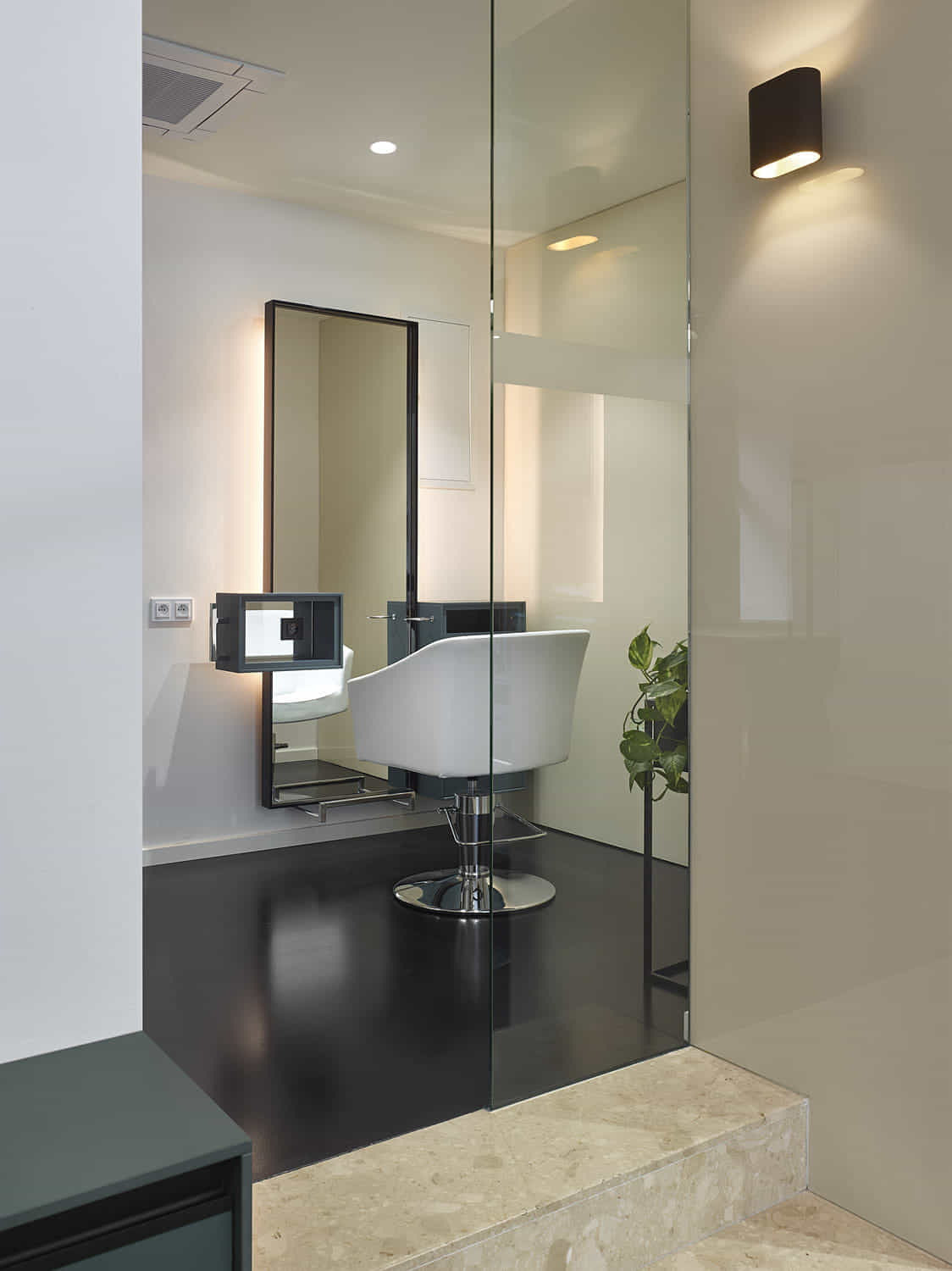 Парикмахерские кресла GALA в белом цвете