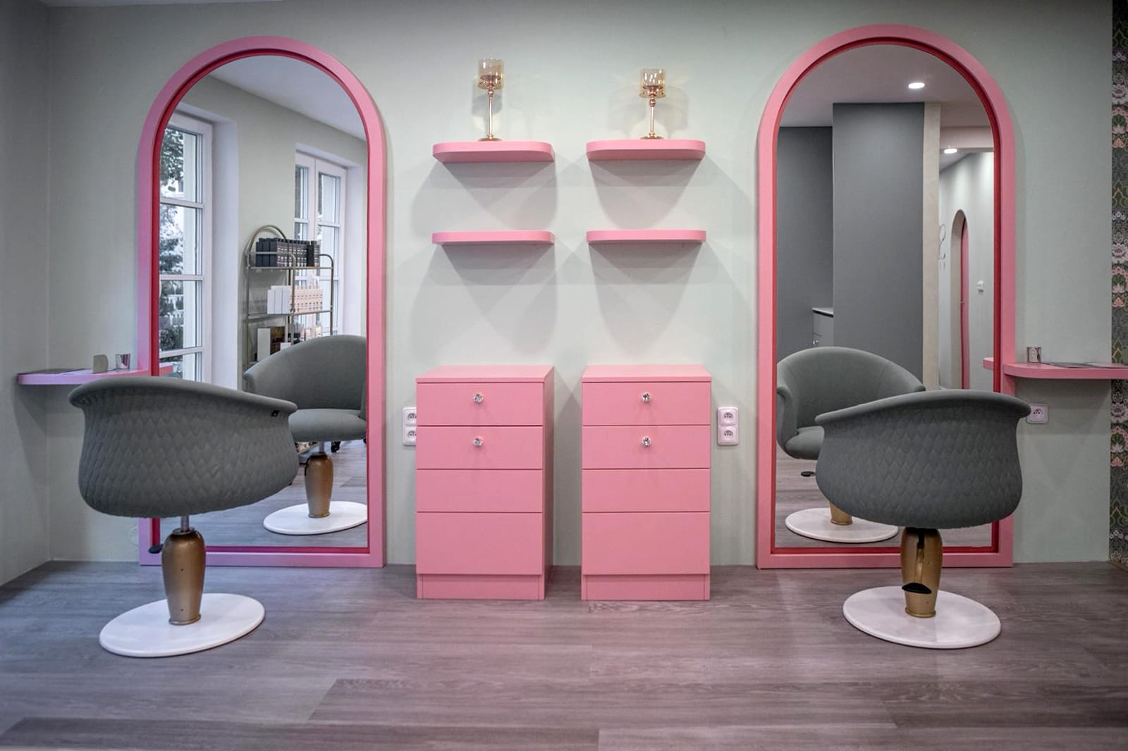 Кресло для укладок на бело-золотой базе