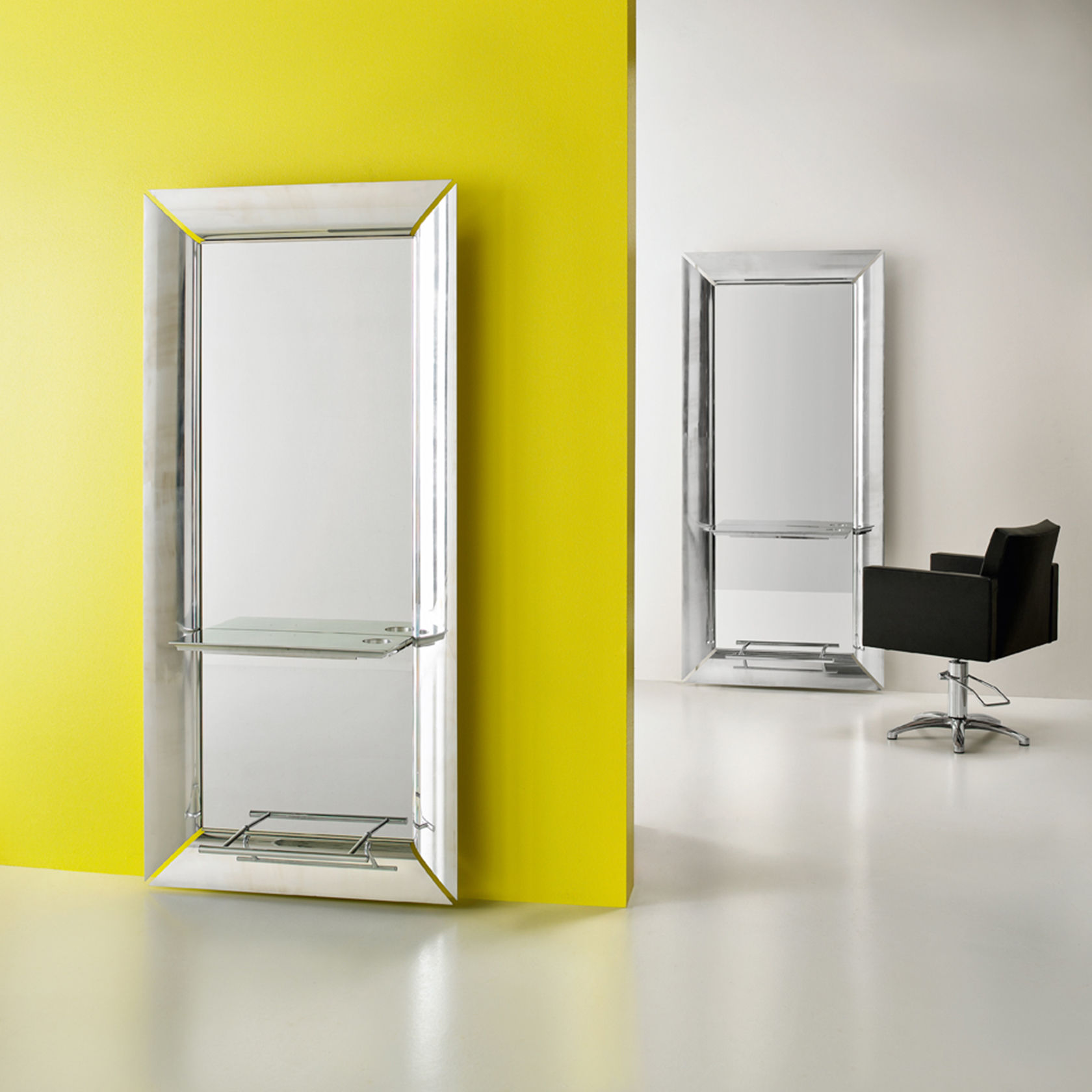 Зеркало настенное TREVI Plus Silver