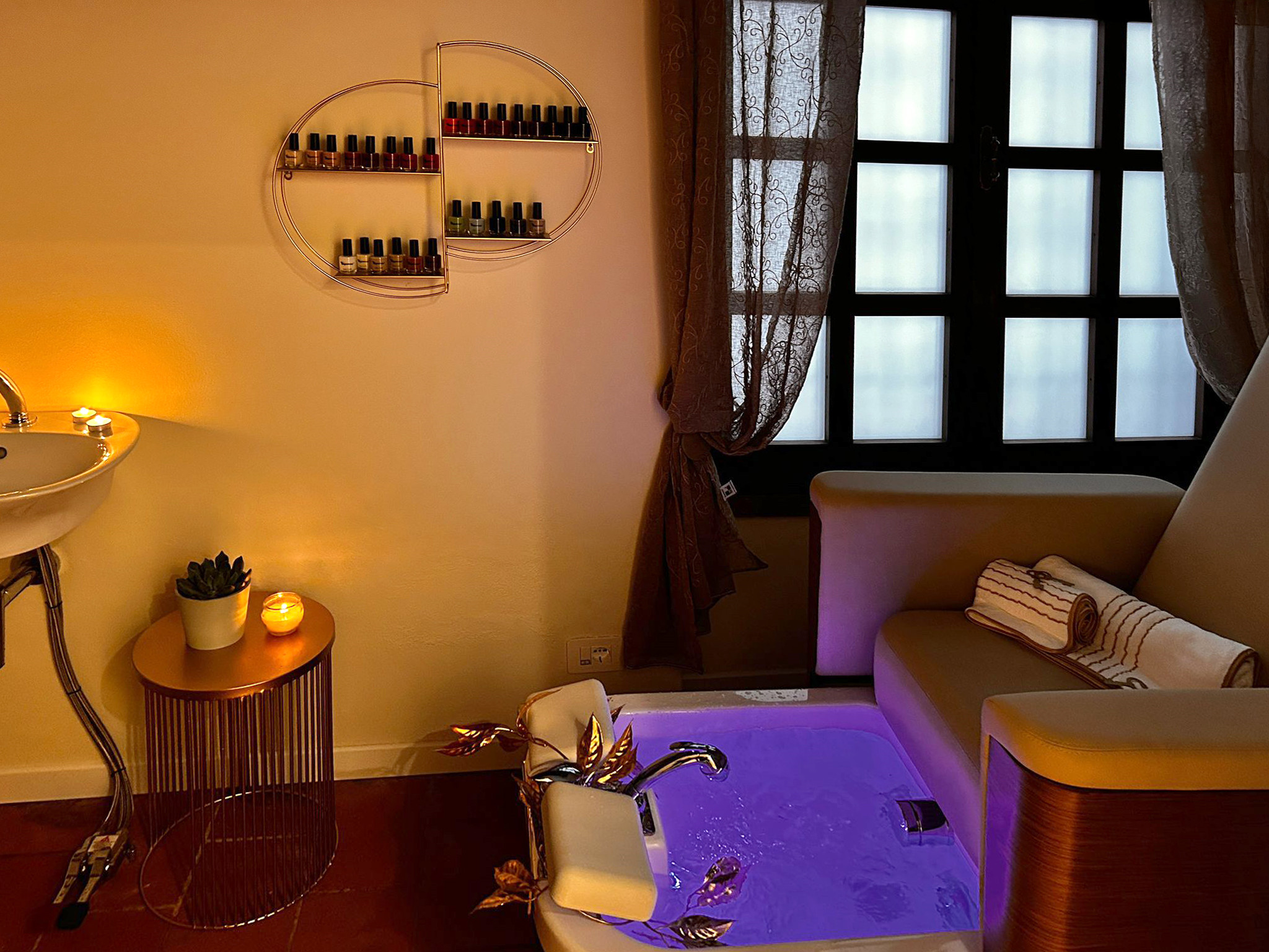 Педикюрный кабинет в интерьере салона красоты Nuova Estetica